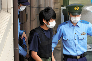 送検のため奈良西署を出る、山上徹也容疑者=2022年7月10日午前9時、奈良市、西岡臣撮影